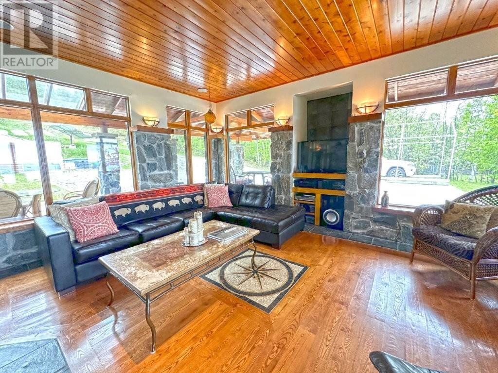 11 Peter Drive, Beardmore, Ontario  P0T 2G0 - Photo 10 - TB251737