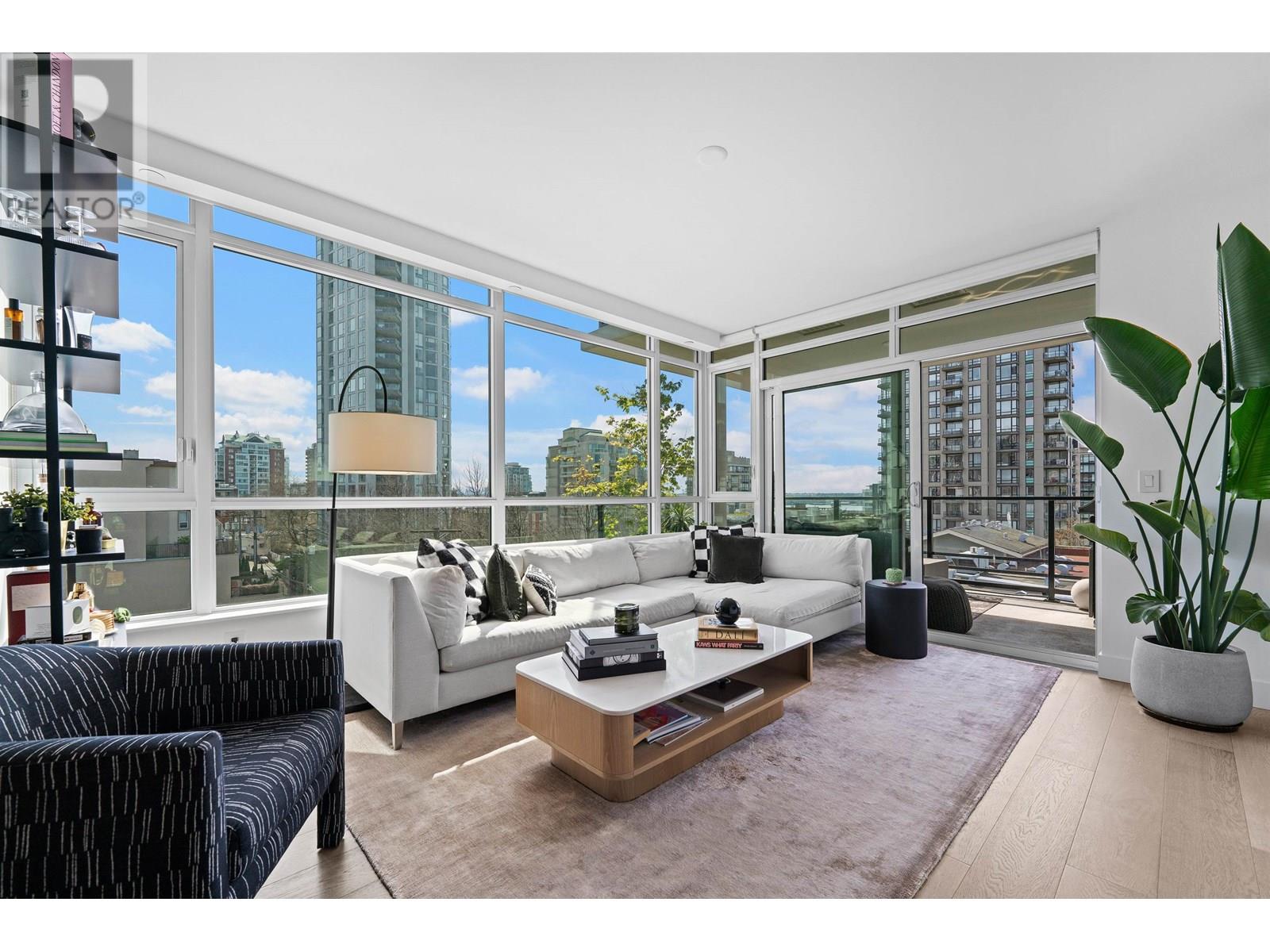 404 177 W 3RD STREET, north vancouver, British Columbia V7M0G5