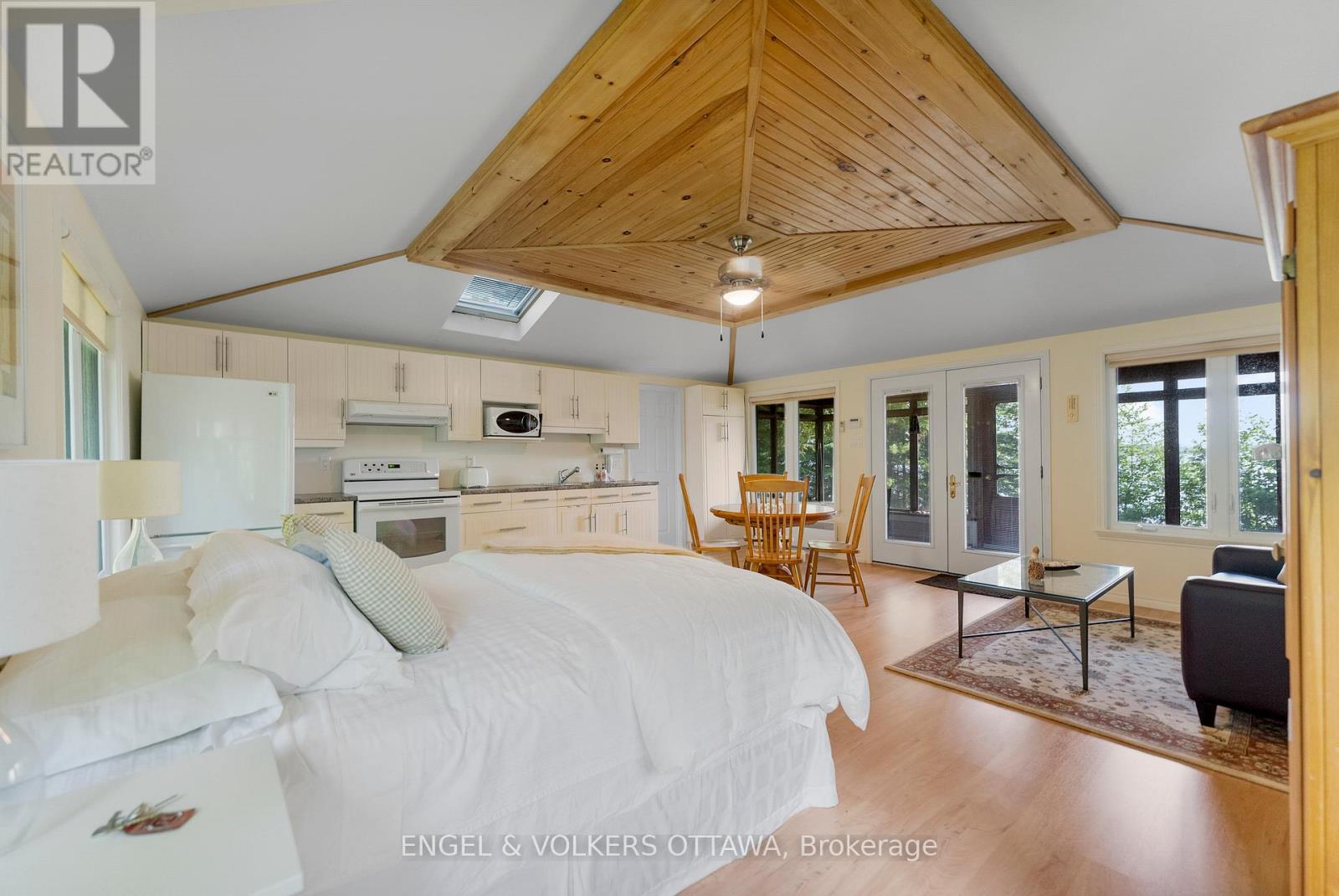 541 Morglan Lane, Greater Madawaska, Ontario  K0J 1H0 - Photo 37 - X12230603