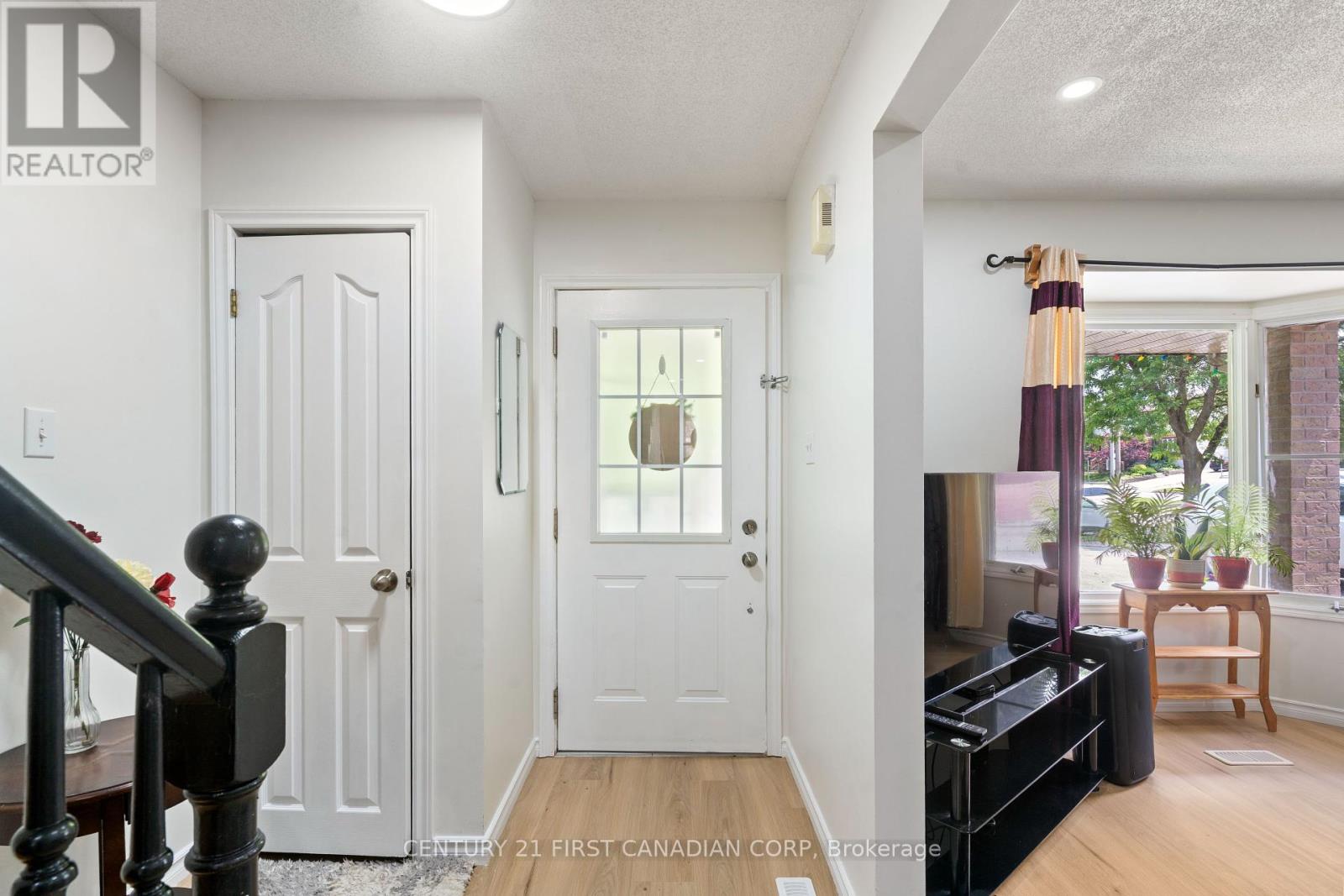 Property at 139 KIMBERLEY AVENUE image 4