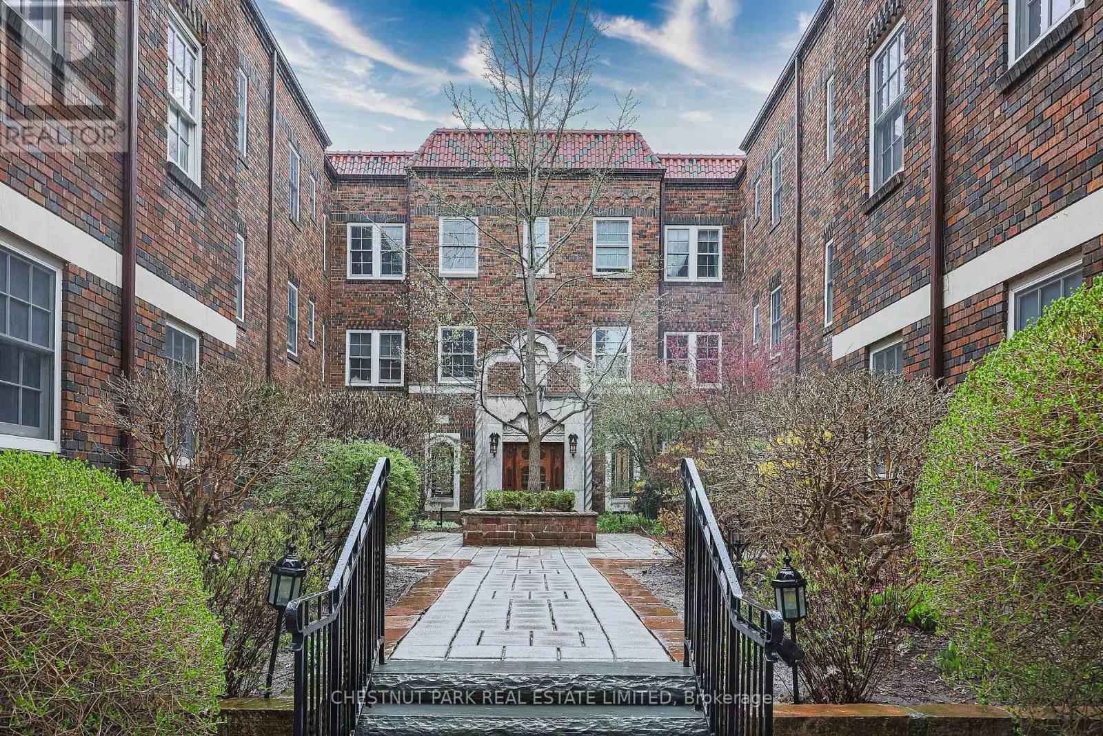 Property at 111 - 480 ORIOLE PARKWAY image 3