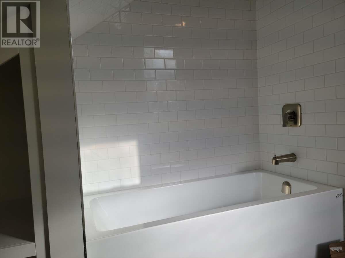 2600 37 Avenue, Vernon, British Columbia  V1T 2X4 - Photo 14 - 10352093