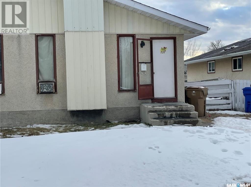 137 Thomson AVENUE, regina, Saskatchewan