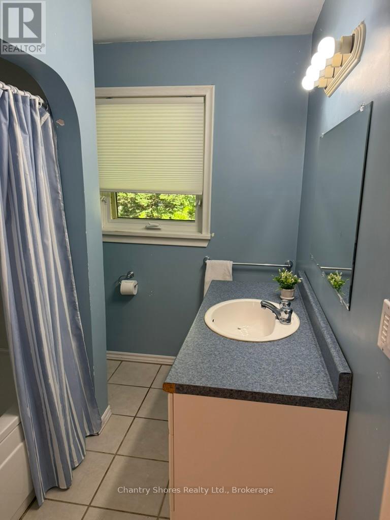 647 Eugenie Street E, Saugeen Shores, Ontario  N0H 2C4 - Photo 10 - X12149268