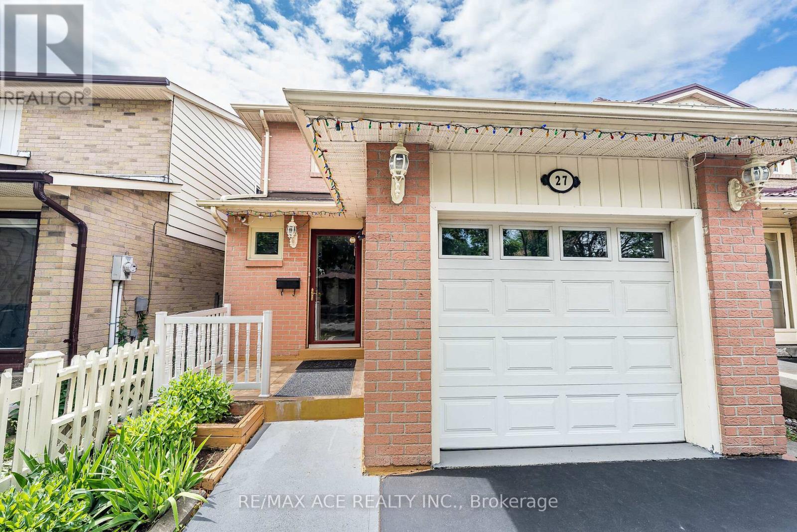 Property at 27 WOODSVIEW AVENUE image 1