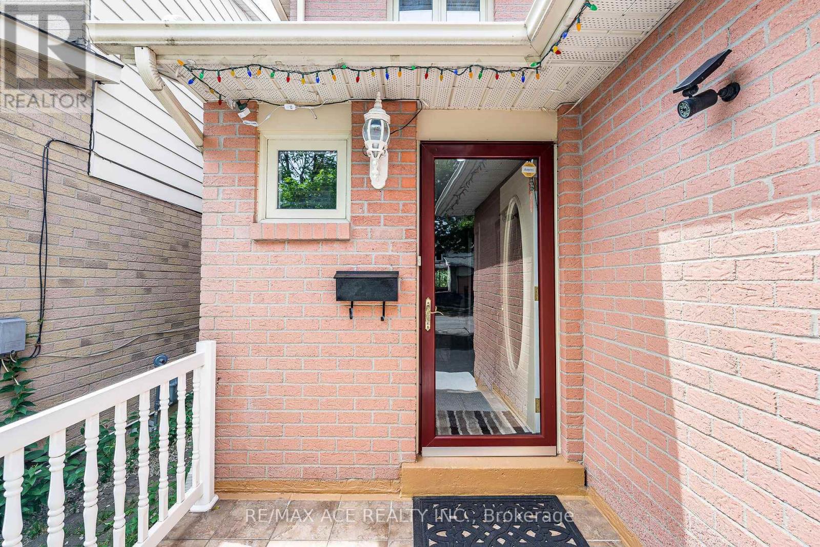 Property at 27 WOODSVIEW AVENUE image 2