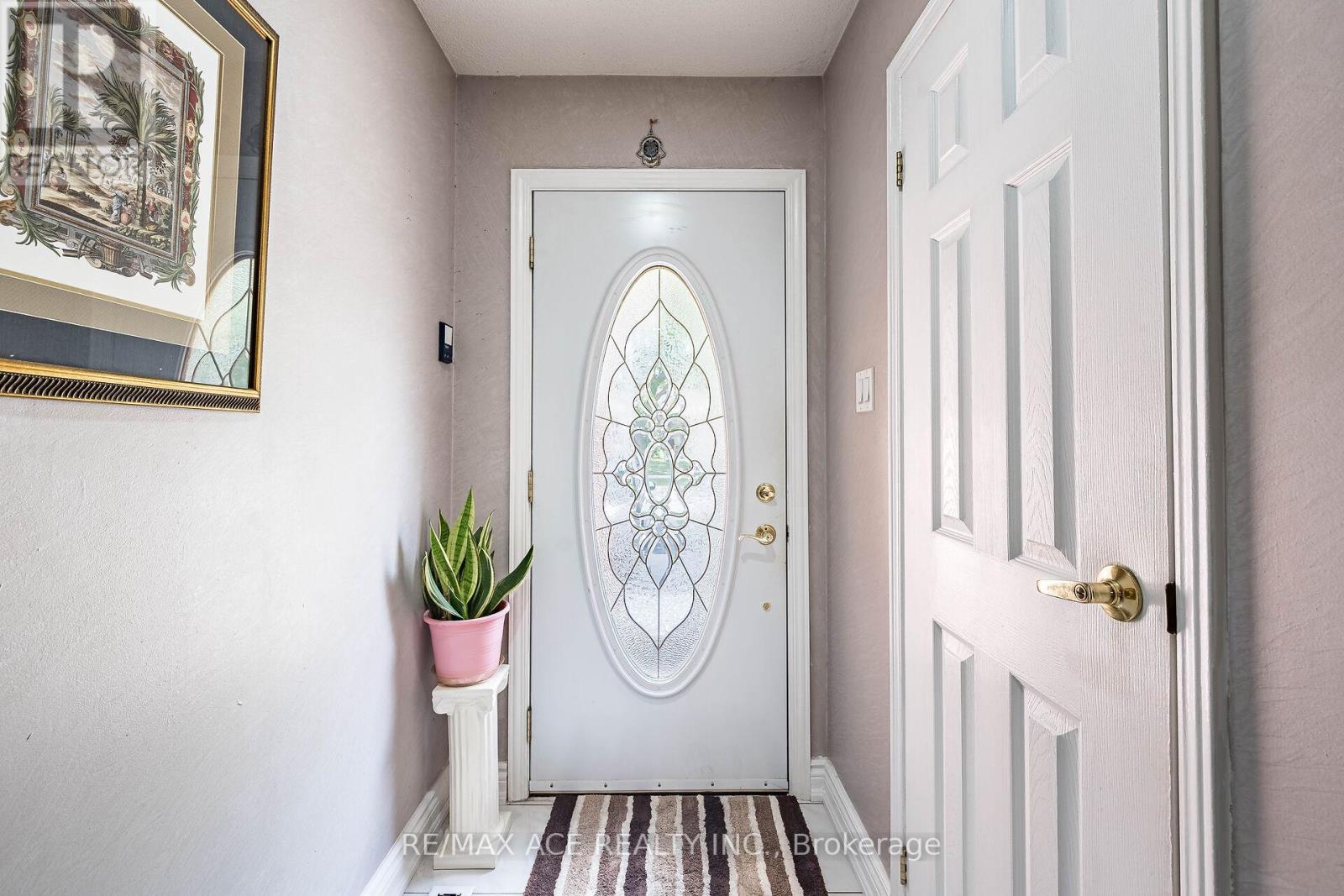 Property at 27 WOODSVIEW AVENUE image 3