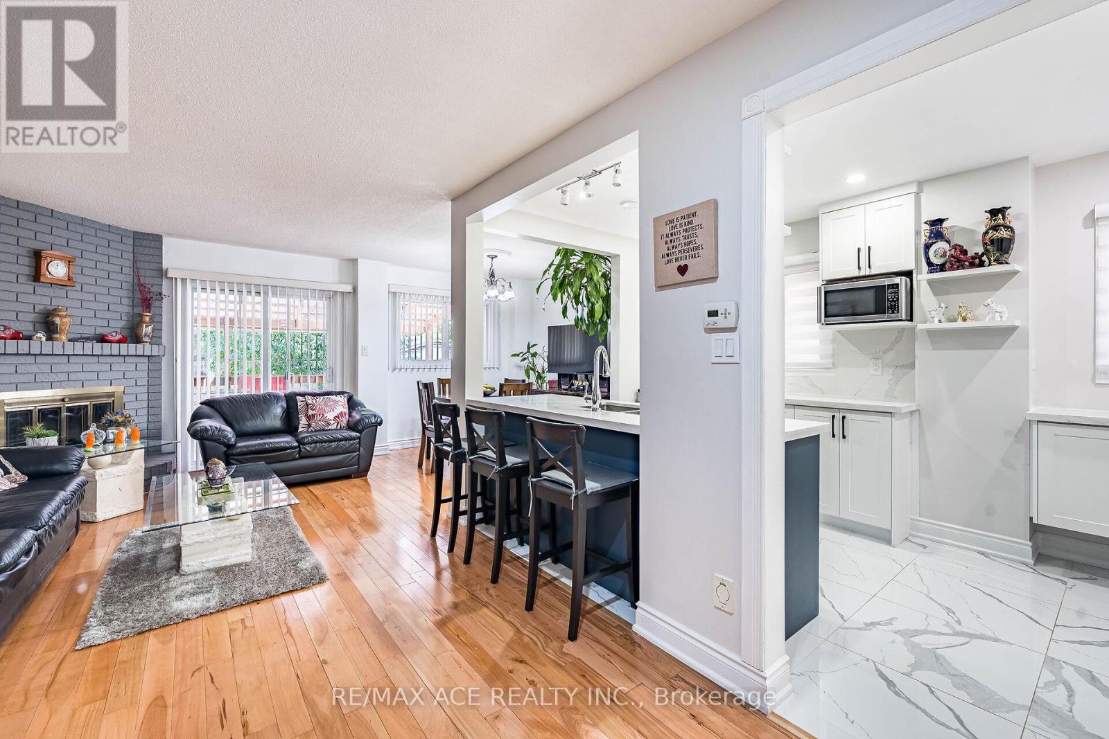 Property at 27 WOODSVIEW AVENUE image 5