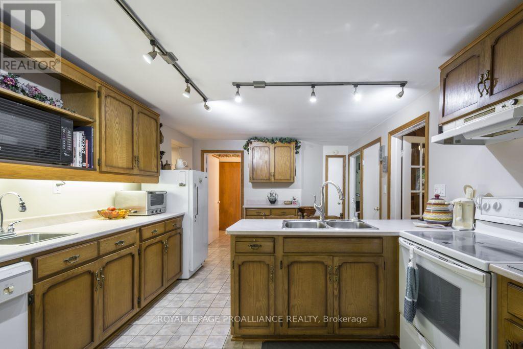 11438 C Loyalist Parkway N, Prince Edward County, Ontario  K0K 2T0 - Photo 15 - X12230686