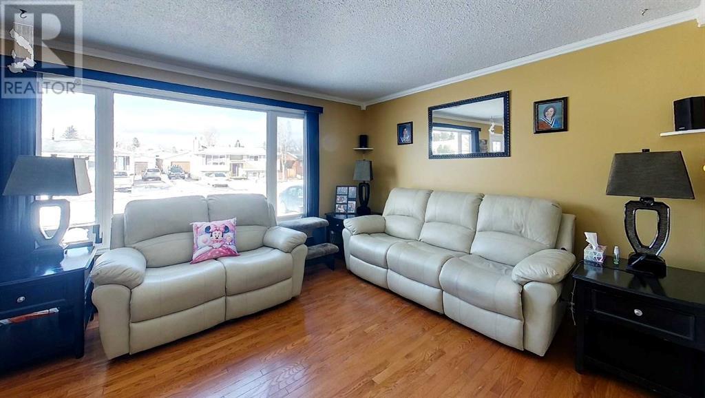 Property at 5743 9 Avenue image 2