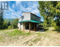 7826 3 Highway, yahk, British Columbia