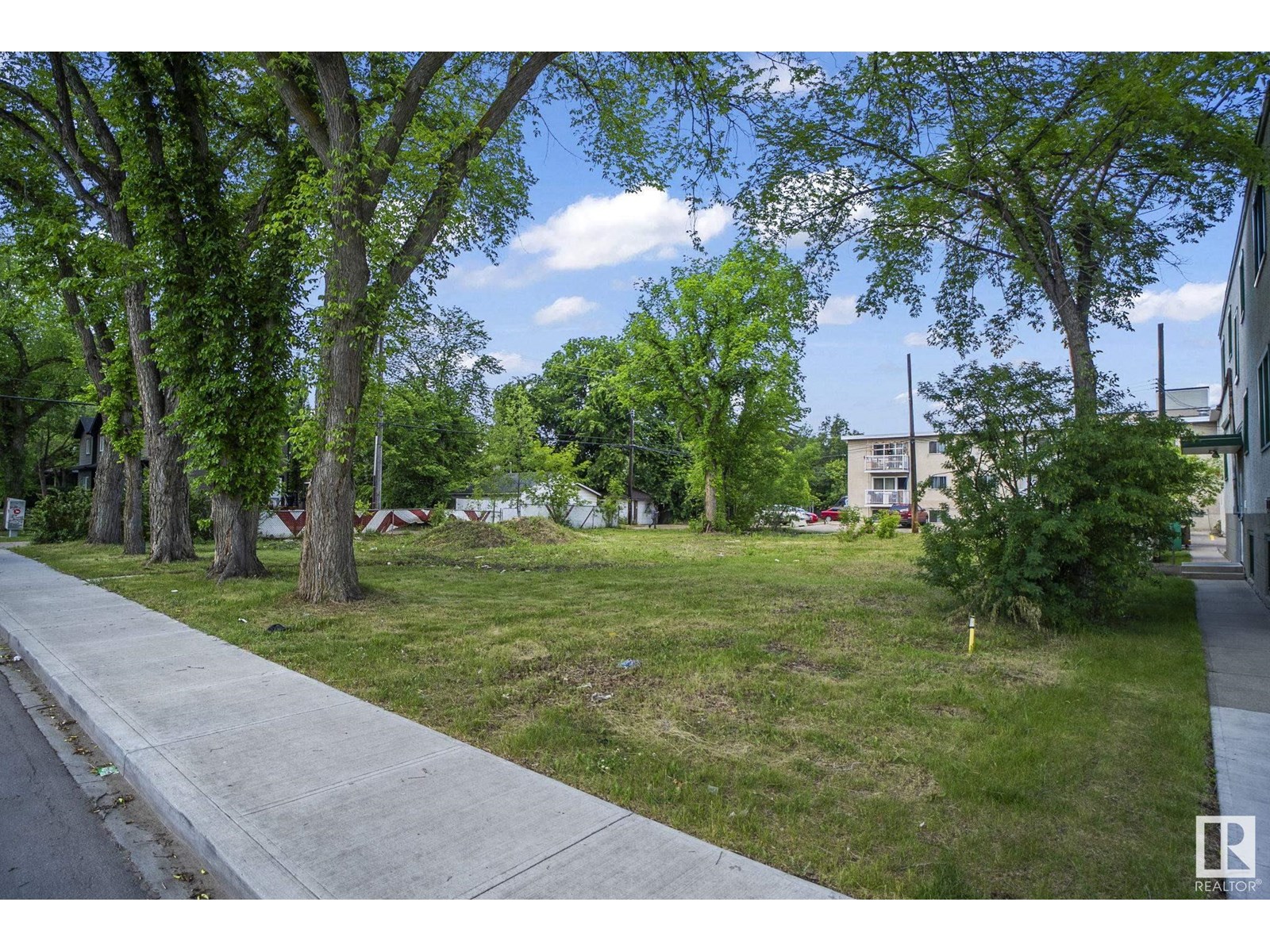 Property at 12414 113 AV NW image 2