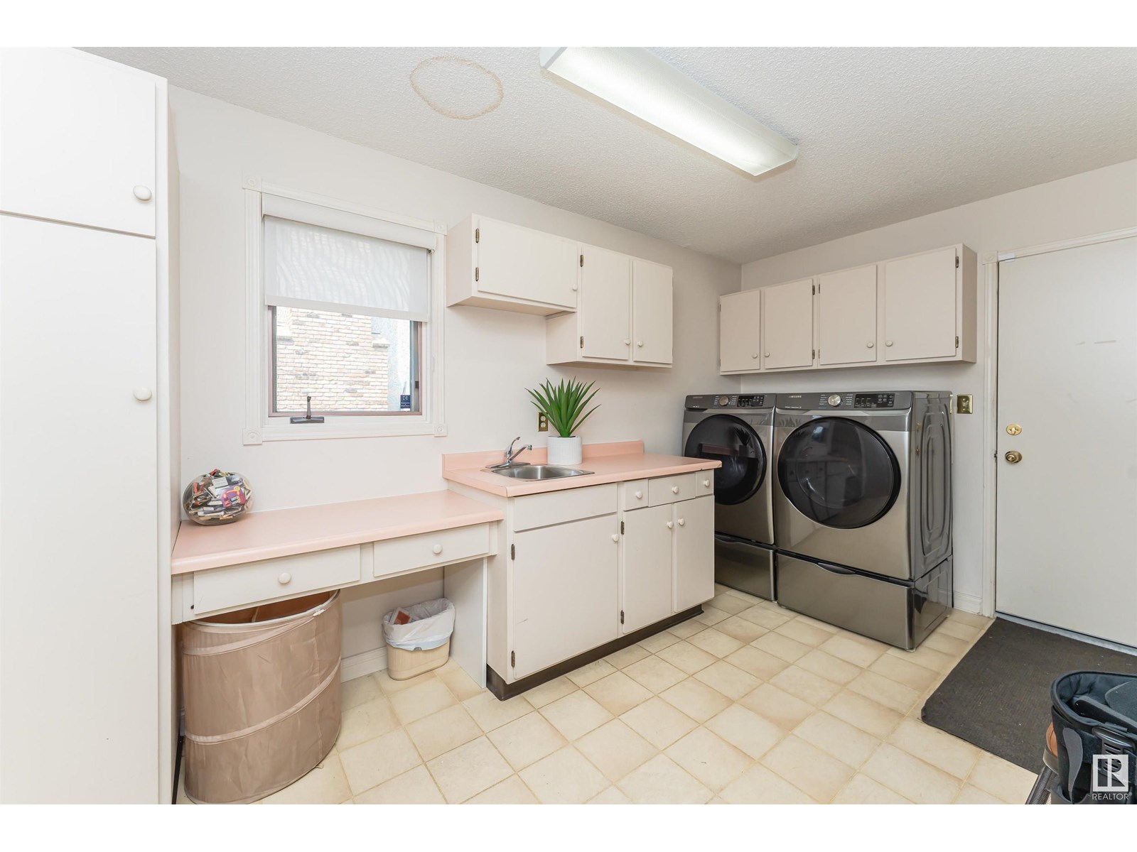 Property at 32 WEST POINT WD NW image 1