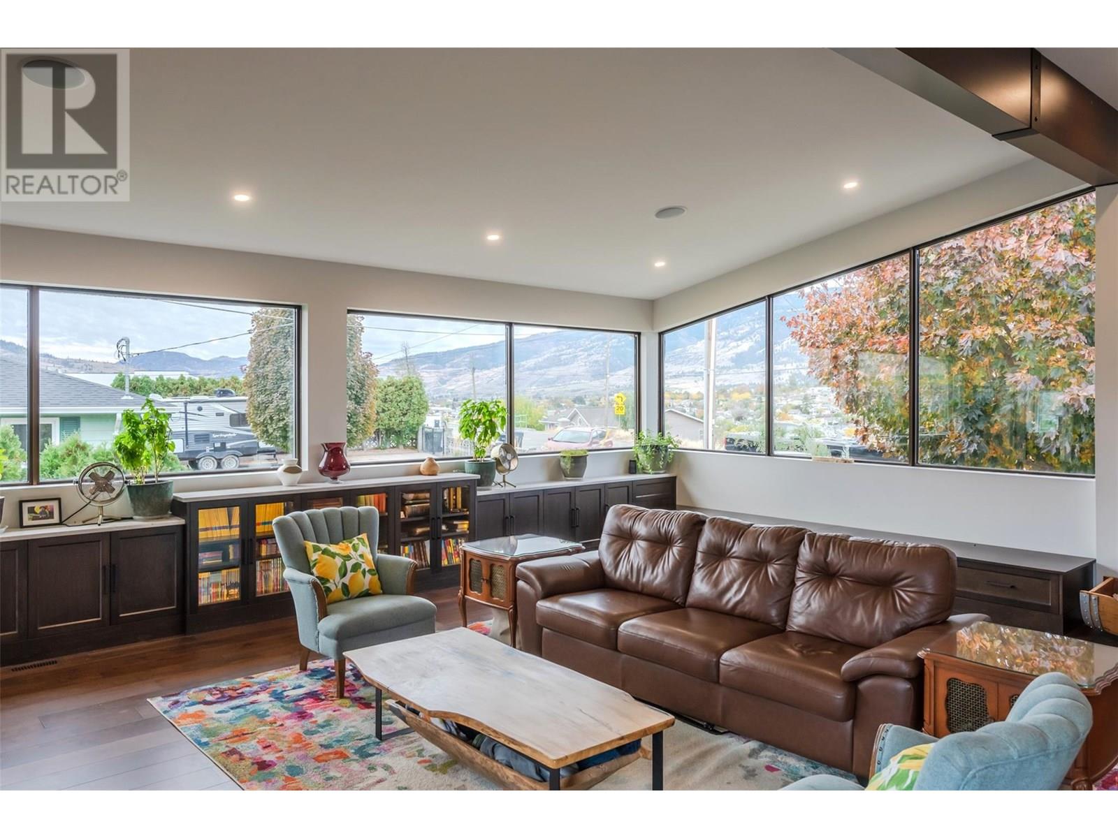 Property at 6521 BELLEVUE Drive image 4