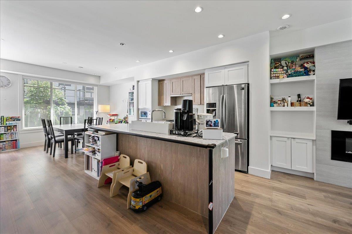 Property at 25 11188 72 AVENUE image 2
