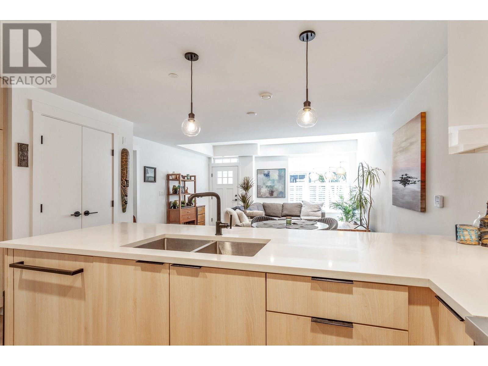 6 237 Ridgeway Avenue, North Vancouver, British Columbia V7L 0H6 - Photo 11 - R3017400