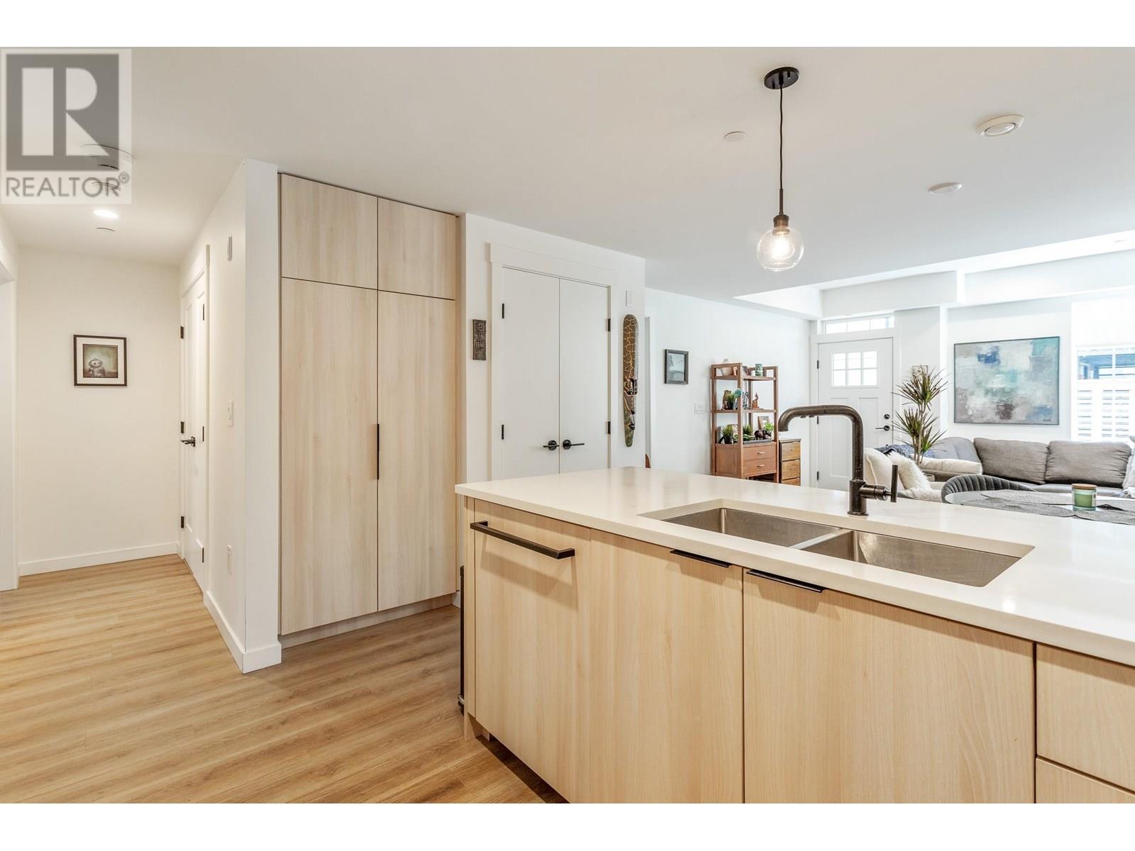 6 237 Ridgeway Avenue, North Vancouver, British Columbia V7L 0H6 - Photo 6 - R3017400