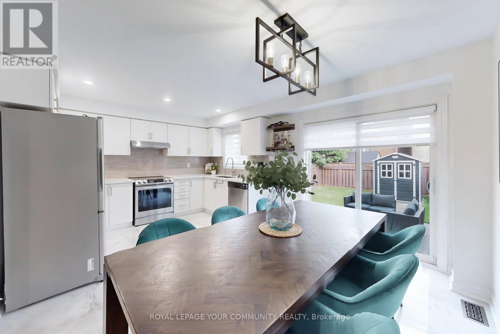 Property at 52 FOUR SEASONS CRESCENT image 2
