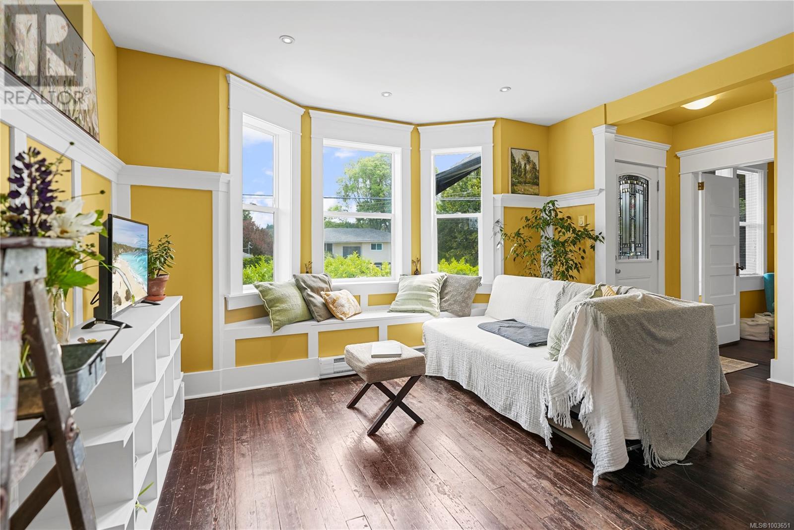 Property at 4114 Glanford Ave image 3