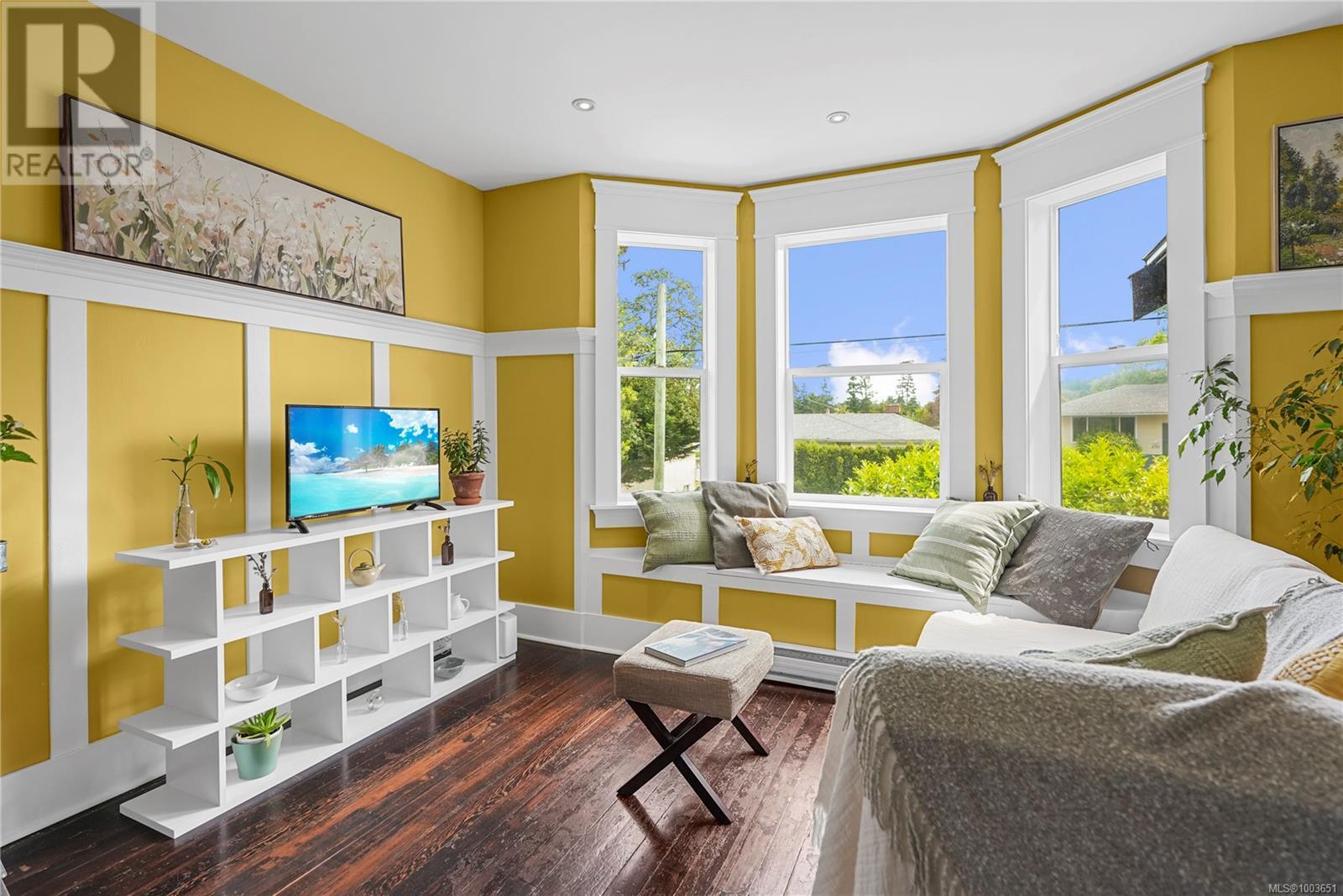 Property at 4114 Glanford Ave image 4