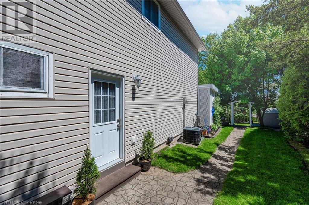 Property at 1280 CONSORT Crescent image 4