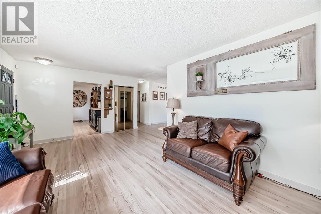Property at 109 Hounslow Drive NW image 3