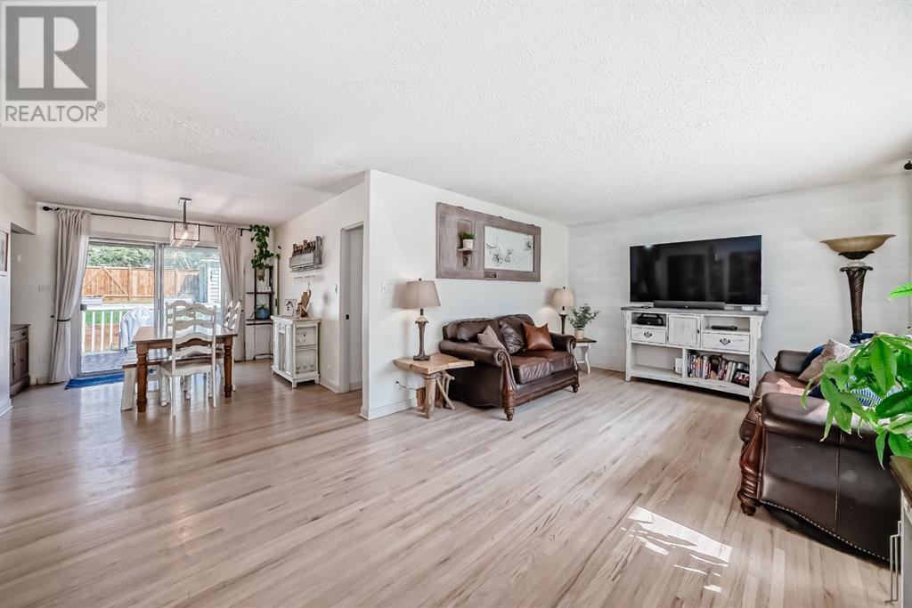 Property at 109 Hounslow Drive NW image 2