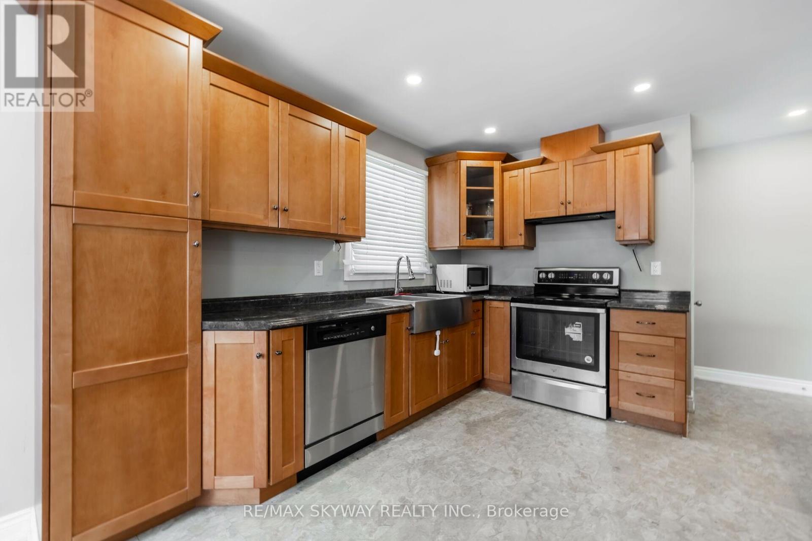 98 Jessie Street, Brampton (Downtown Brampton), Ontario  L6Y 1L7 - Photo 10 - W12230835