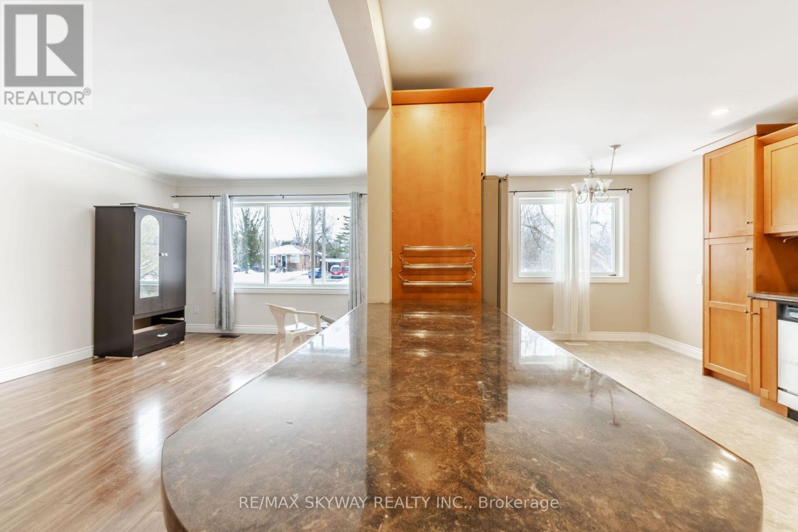 98 Jessie Street, Brampton (Downtown Brampton), Ontario  L6Y 1L7 - Photo 12 - W12230835
