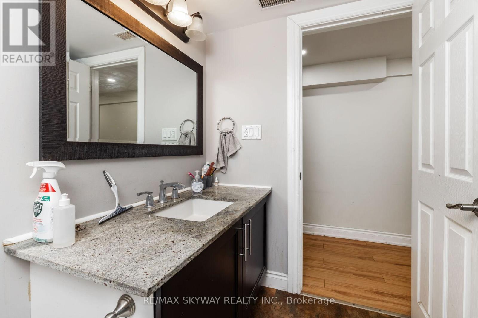 98 Jessie Street, Brampton (Downtown Brampton), Ontario  L6Y 1L7 - Photo 32 - W12230835