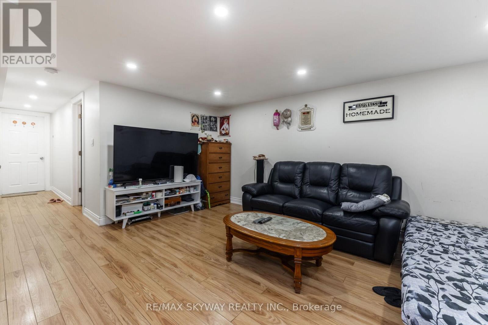 98 Jessie Street, Brampton (Downtown Brampton), Ontario  L6Y 1L7 - Photo 35 - W12230835