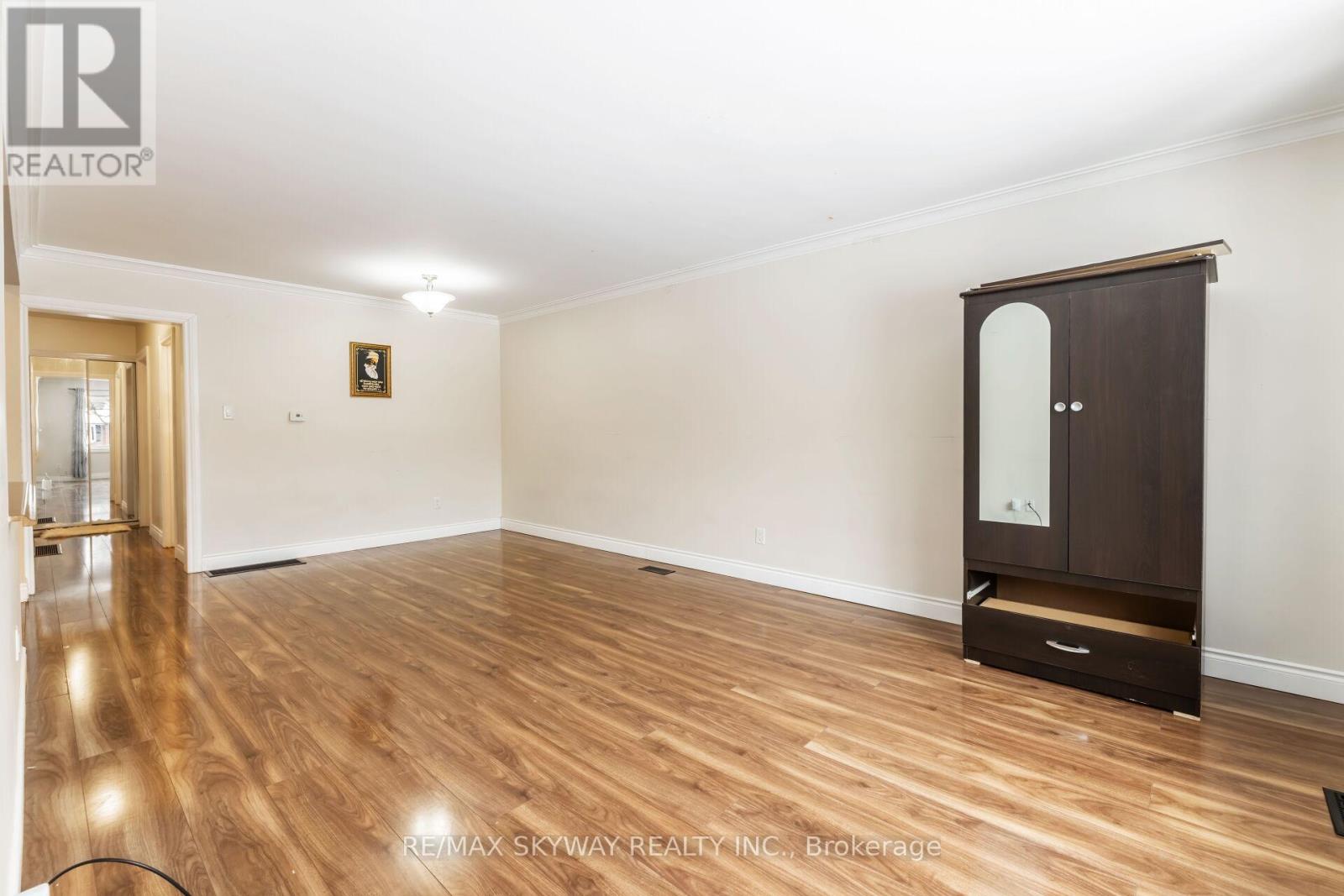 98 Jessie Street, Brampton (Downtown Brampton), Ontario  L6Y 1L7 - Photo 4 - W12230835