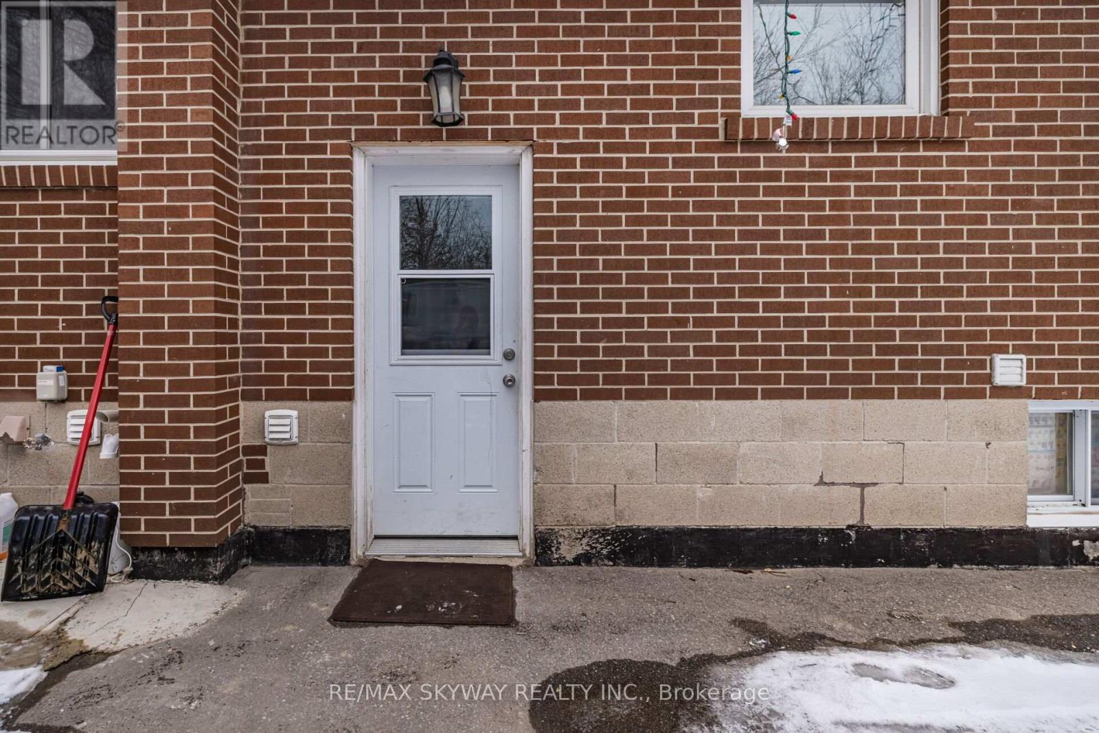 98 Jessie Street, Brampton (Downtown Brampton), Ontario  L6Y 1L7 - Photo 44 - W12230835