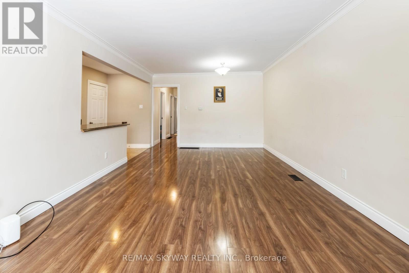 98 Jessie Street, Brampton (Downtown Brampton), Ontario  L6Y 1L7 - Photo 5 - W12230835