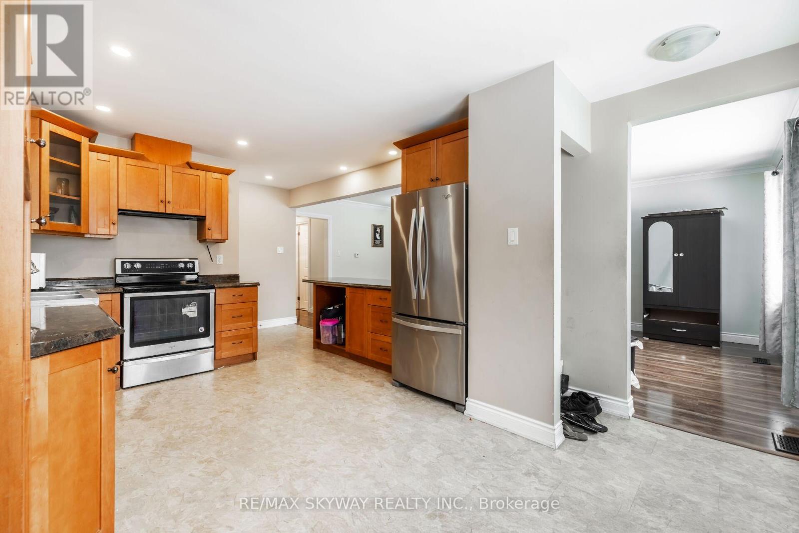98 Jessie Street, Brampton (Downtown Brampton), Ontario  L6Y 1L7 - Photo 9 - W12230835