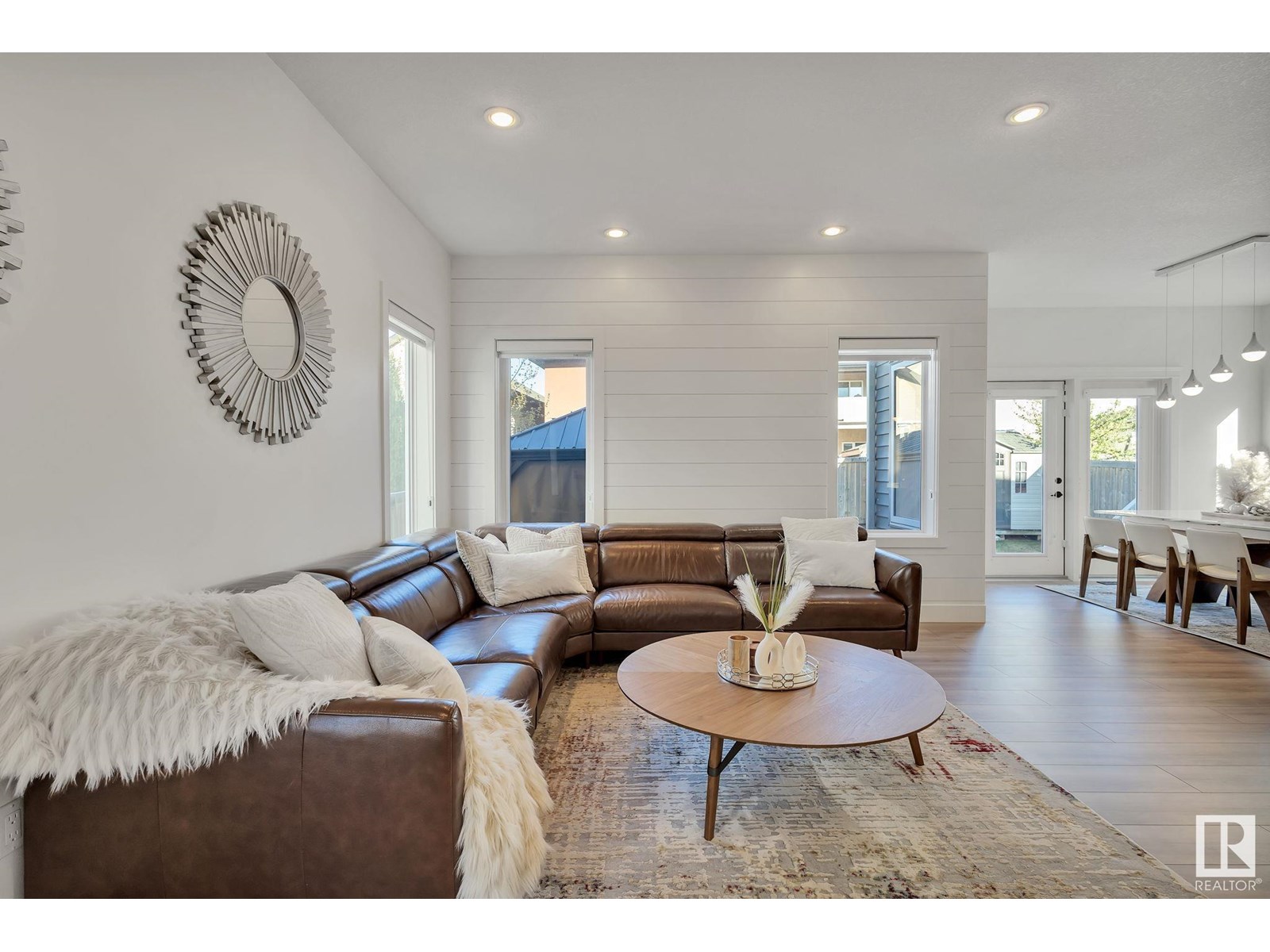 Property at 1315 72 ST SW SW image 3