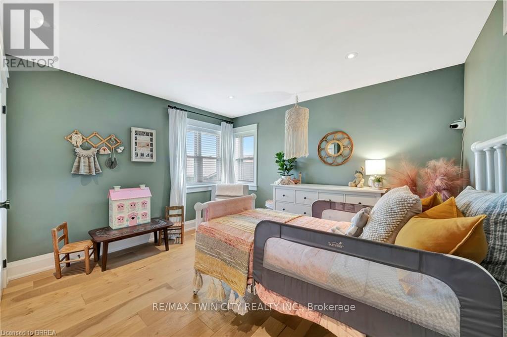 61 Hammond Road, Brantford, Ontario  N3T 5L4 - Photo 34 - X12230700