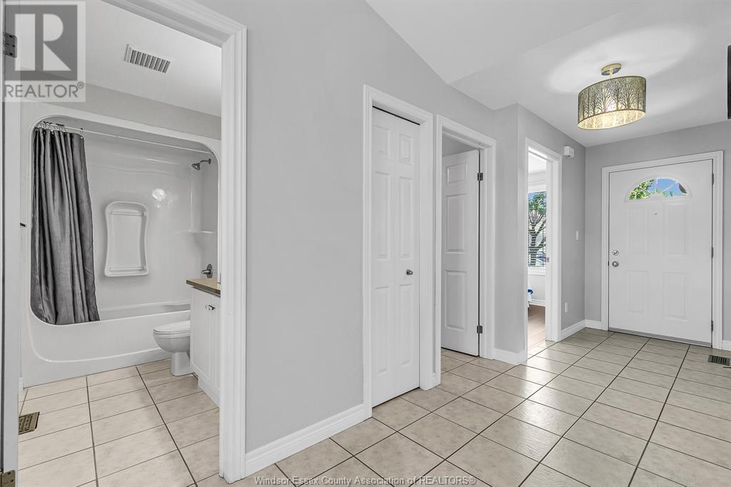 1899 Castleton Avenue, Windsor, Ontario  N8P 1P6 - Photo 4 - 25015473