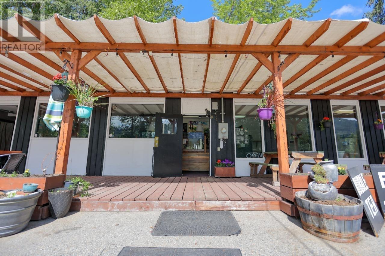 1841 3B Highway, Fruitvale, British Columbia