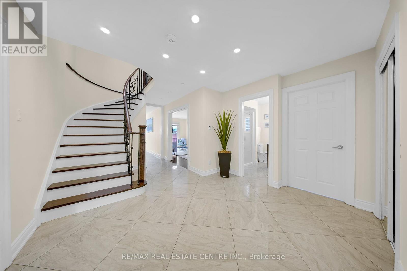 Property at 30 OAKLEA BOULEVARD image 5