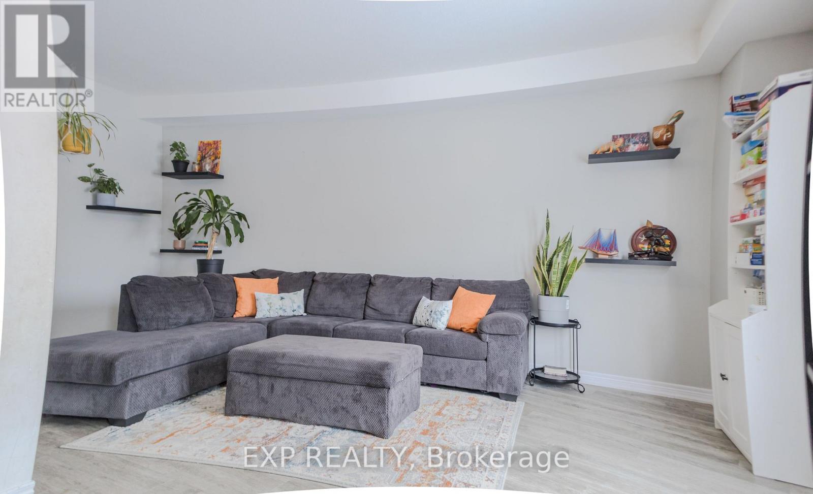67 - 77 Diana Ave Avenue, Brantford, Ontario  N3T 0R6 - Photo 13 - X12230896