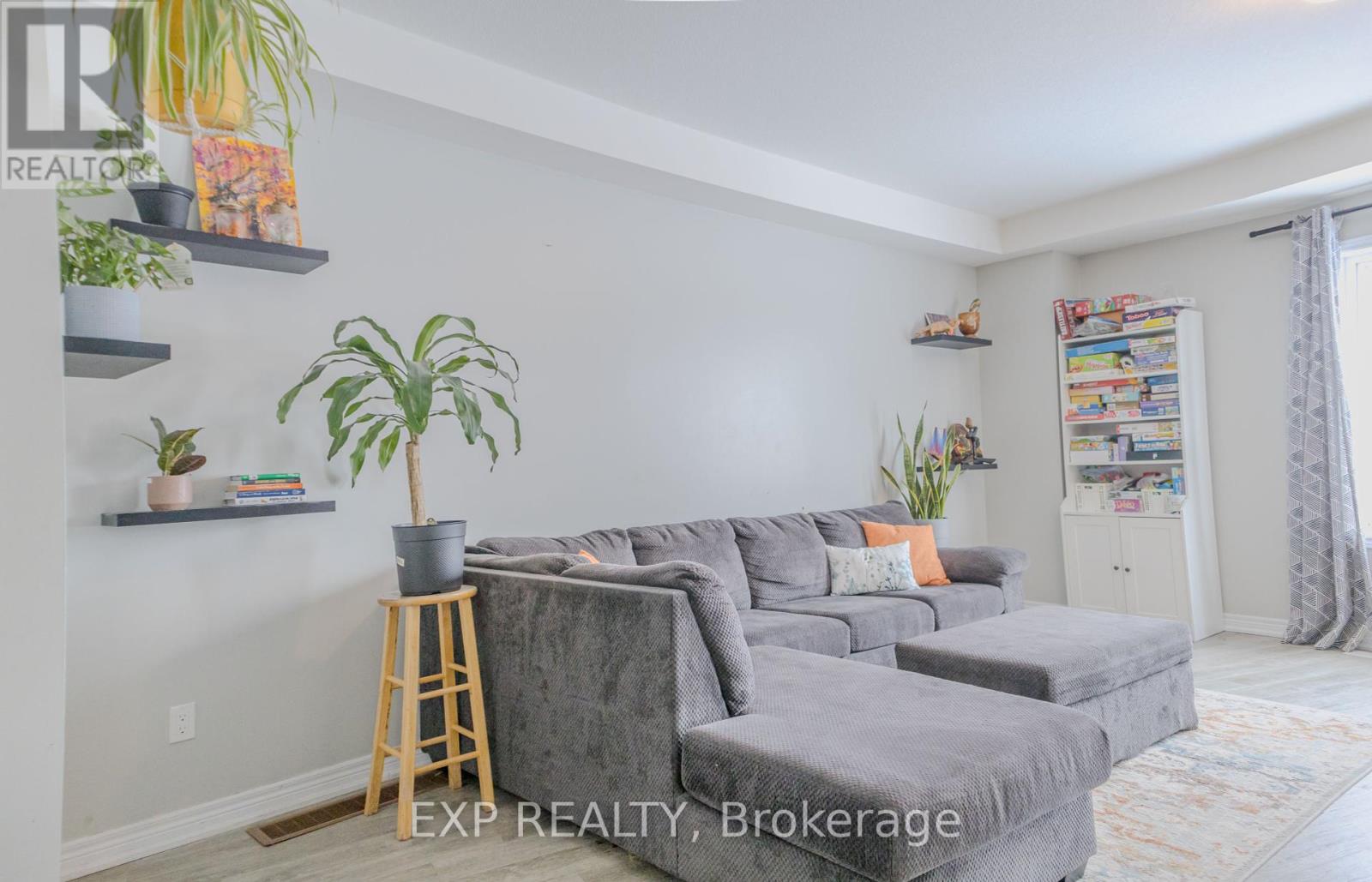 67 - 77 Diana Ave Avenue, Brantford, Ontario  N3T 0R6 - Photo 14 - X12230896