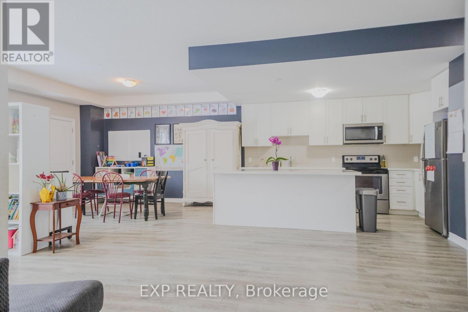 67 - 77 Diana Ave Avenue, Brantford, Ontario  N3T 0R6 - Photo 18 - X12230896