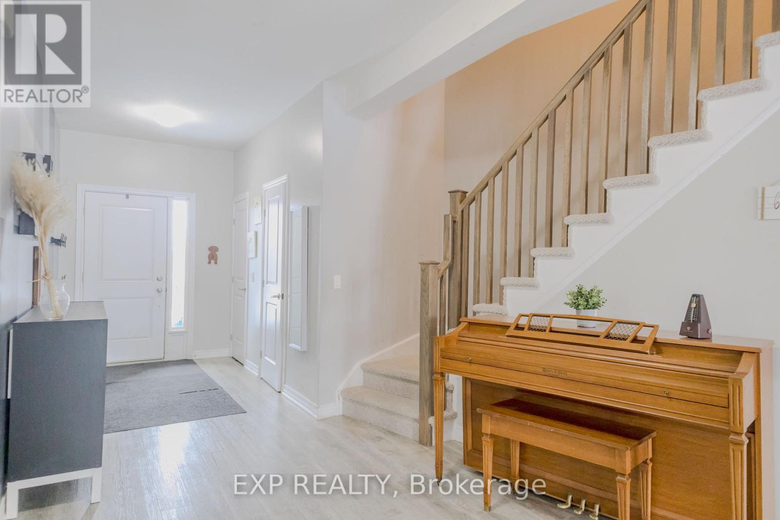 67 - 77 Diana Ave Avenue, Brantford, Ontario  N3T 0R6 - Photo 6 - X12230896
