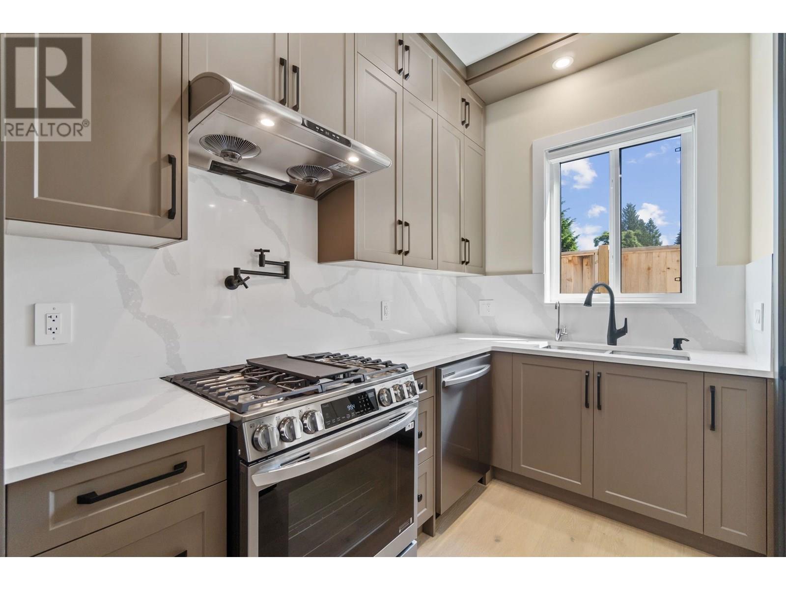 841 Rondeau Street, Coquitlam, British Columbia  V3J 5Z4 - Photo 10 - R3017069