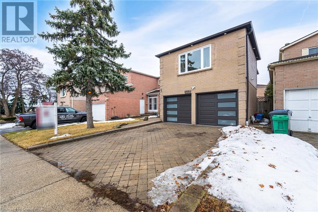 Property at 4354 WATERFORD Crescent image 3
