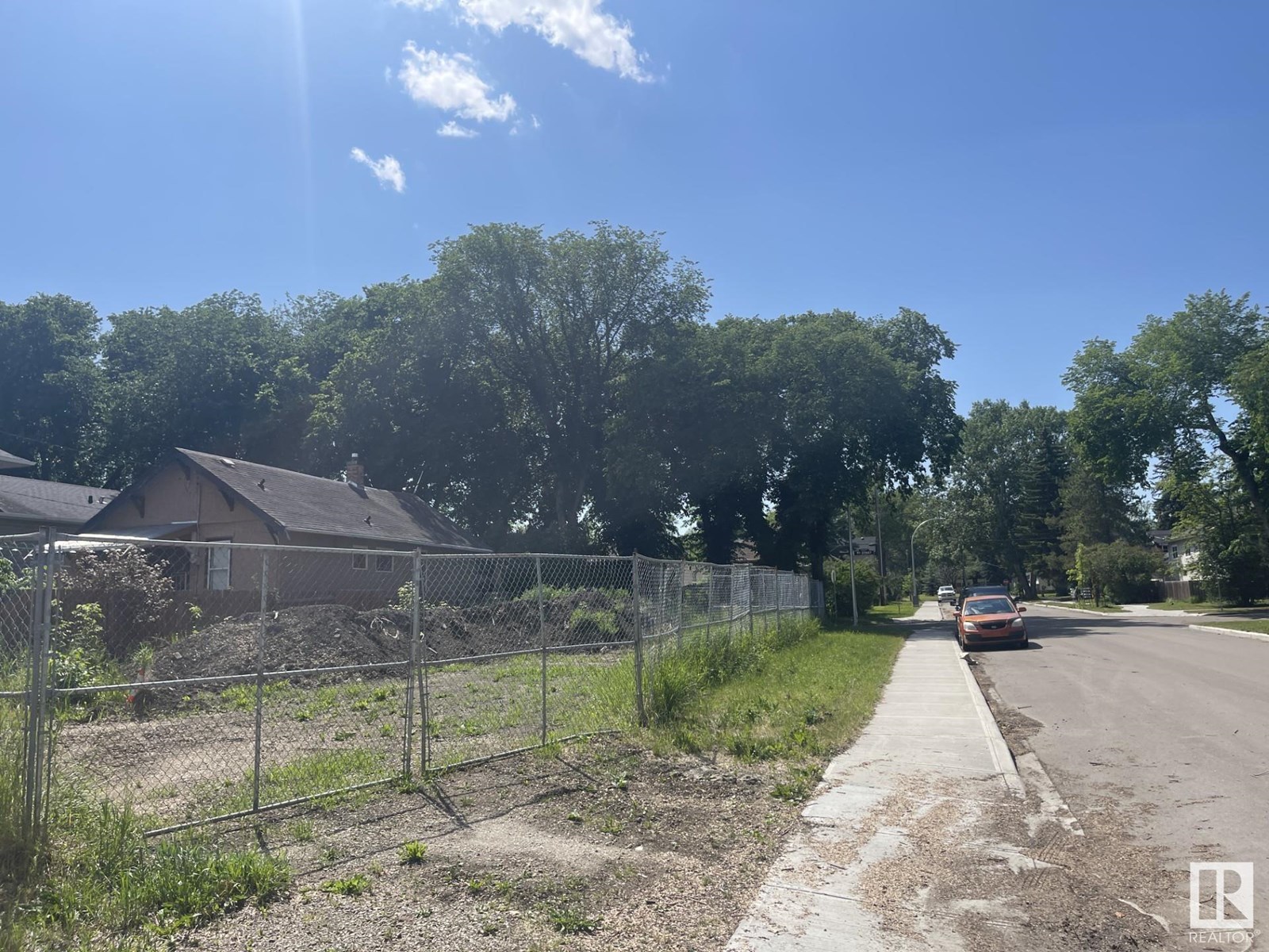 Property at 12039 91 ST NW NW image 1