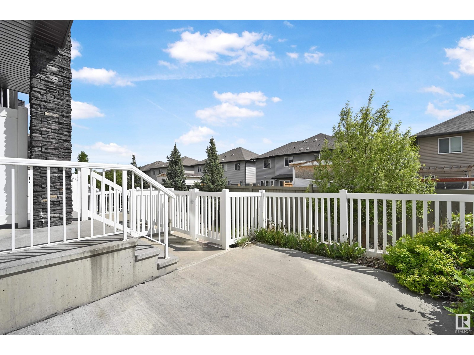 Property at #3 2215 24 ST NW image 3