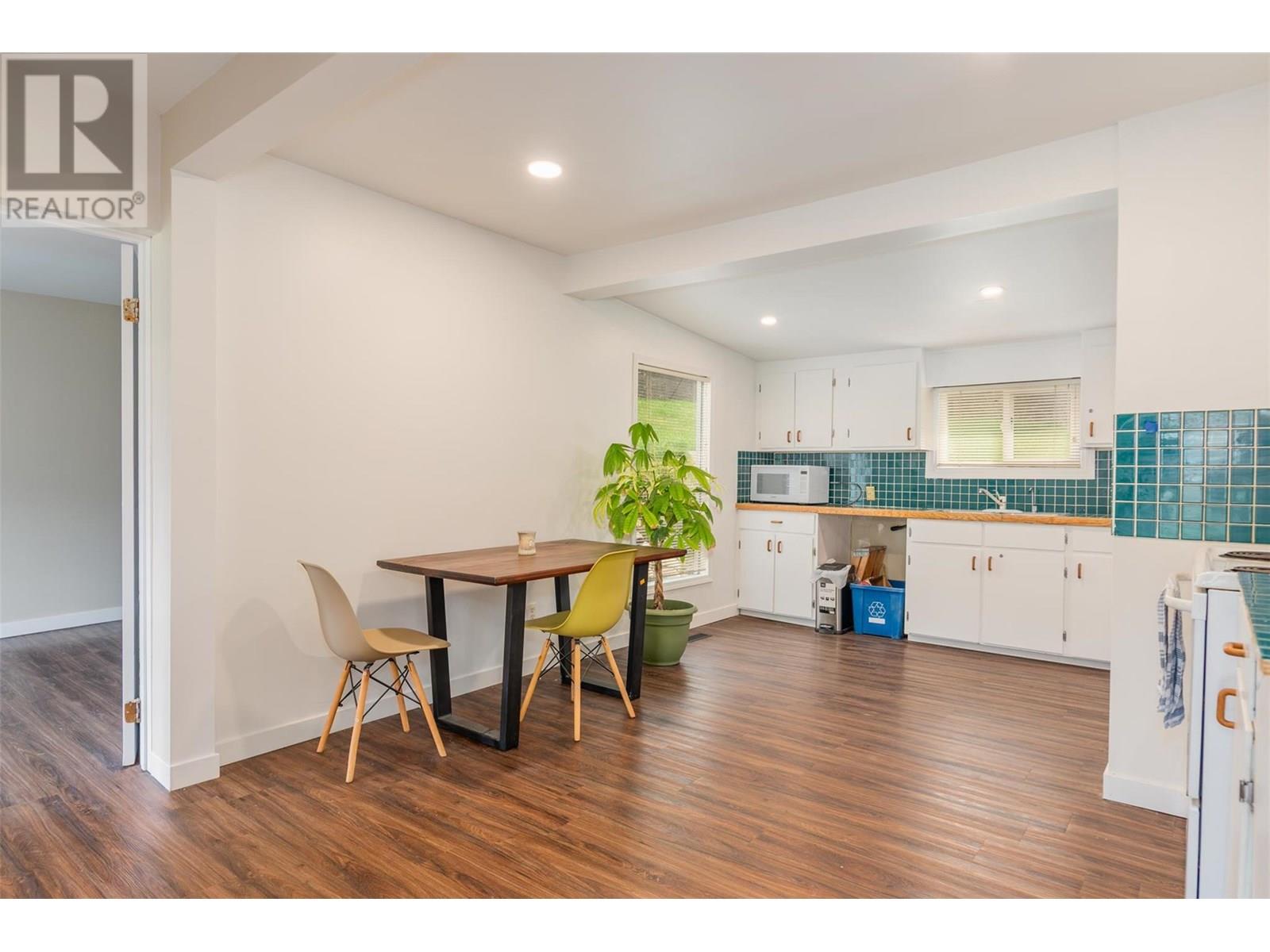 Property at 1965 Oak Street image 5