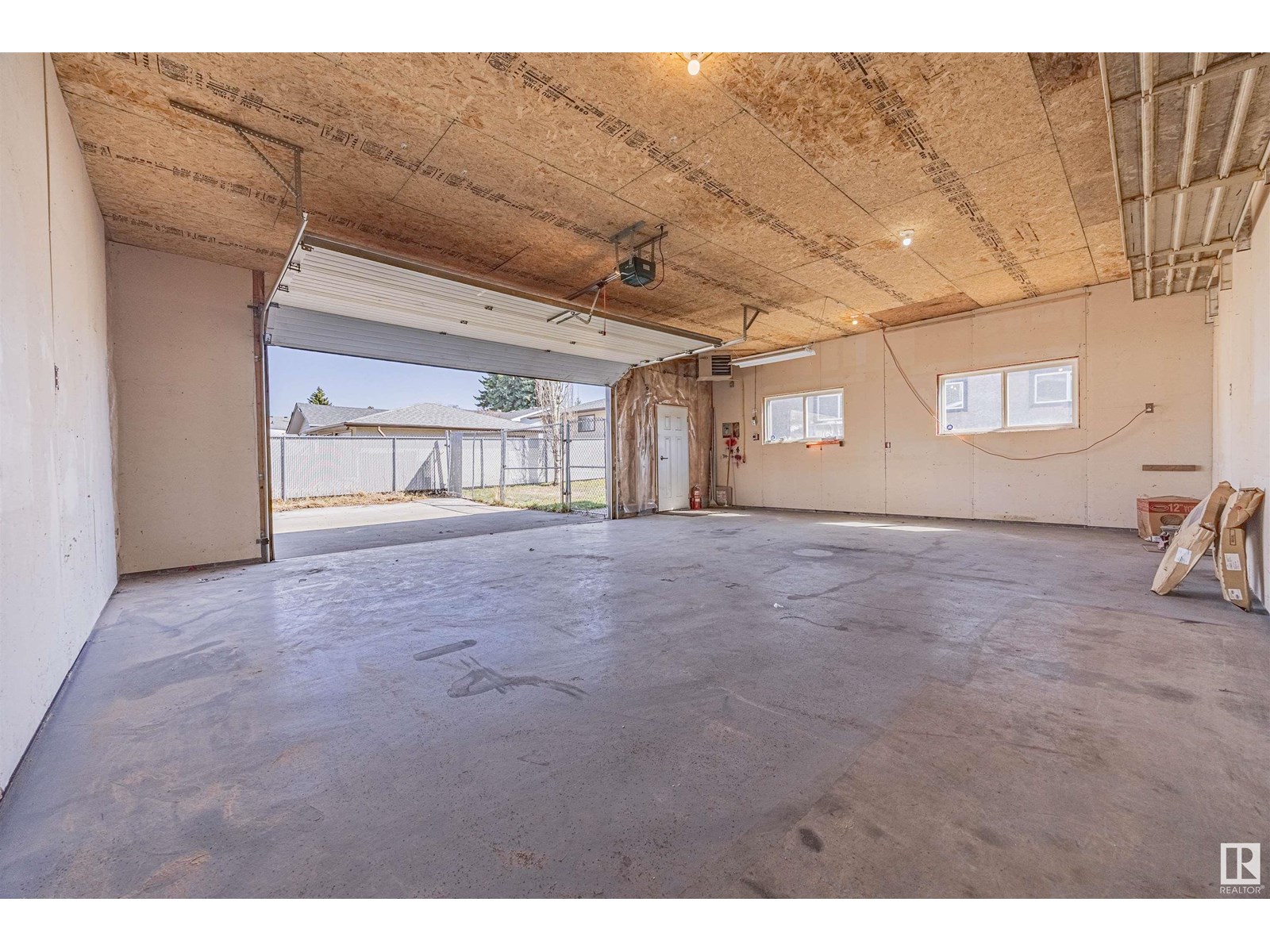 Property at 8320 138 AV NW NW image 3